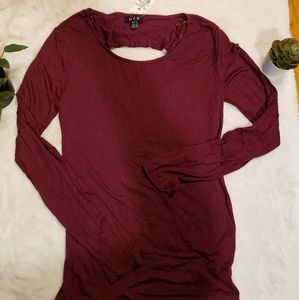 Long sleeve with cut out